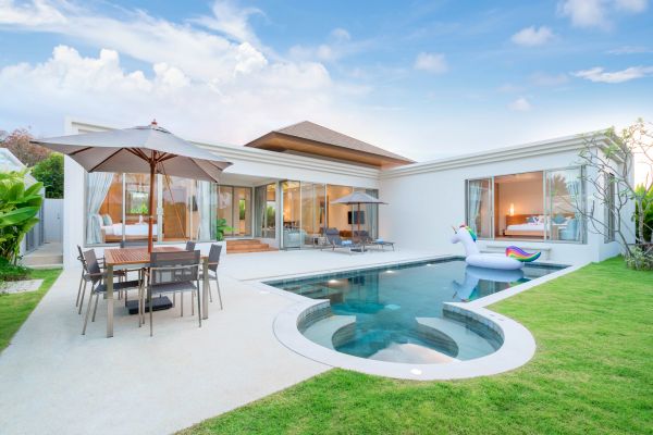 Pool Deck Pouring in Las Vegas